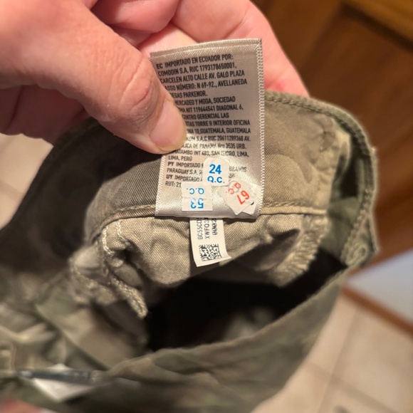 American Eagle Stretch Barrel Cargo Pants in Camo Size 8 Short NWT - Picture 8 of 8